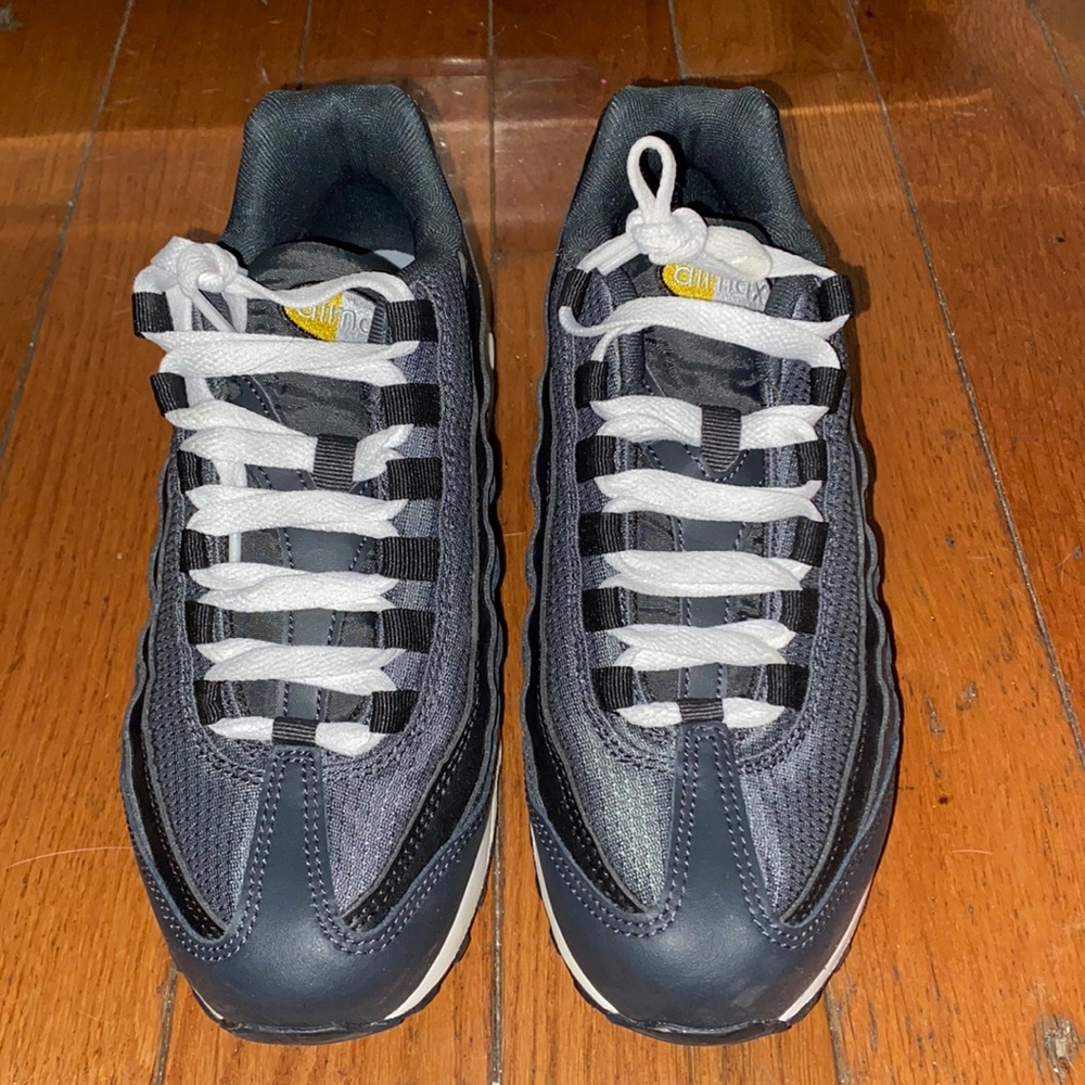 Nike women air max shoes